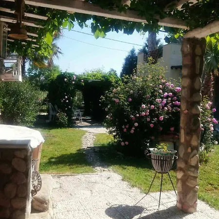 Seaside بيت للعطل Karianí