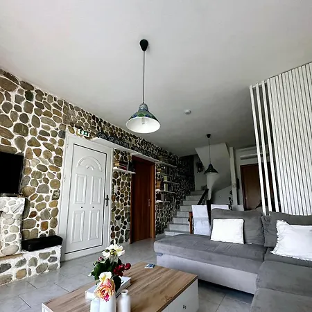 Seaside بيت للعطل Karianí